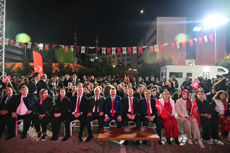 Yıldırım’da Cumhuriyet coşkusu Mustafa Ceceli konseriyle taçlandı - Bursa Hayat Gazetesi-4