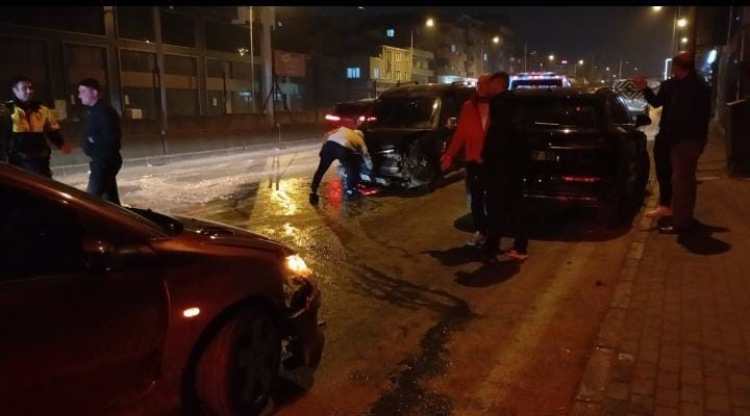Bursa'da zincirleme kaza! Yaralılar var -Bursa Hayat-3
