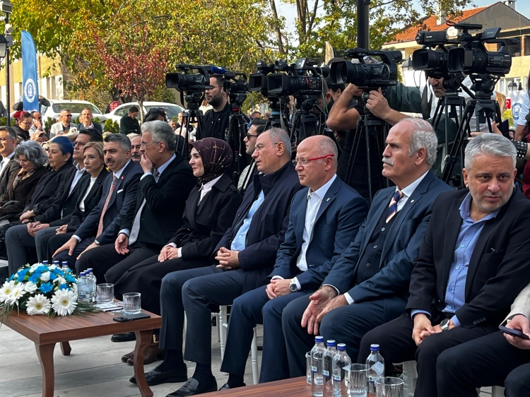 Bursa’ya yeni kültür durağı! Alev Alatlı Şehir Düşünce ve Sanat Merkezi hizmete girdi -Bursa Hayat-7