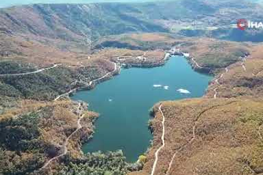 Zinav Gölü sonbahar renkleriyle mest ediyor