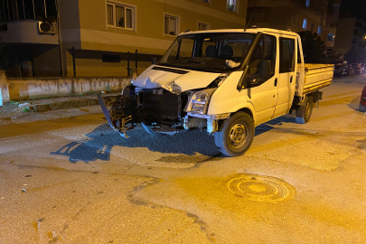 Mudanya’da anaokulu önünde otobüs ile kamyonet çarpıştı