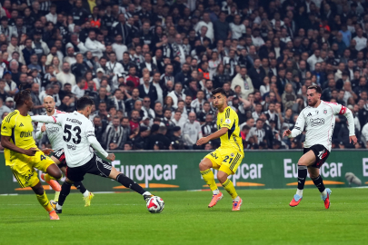 5 gol 2 kırmızı kartlı derbide kazanan Fenerbahçe oldu