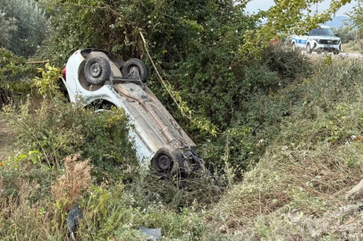 Bursa’da aracıyla sollama yaparken zeytinliğe uçtu