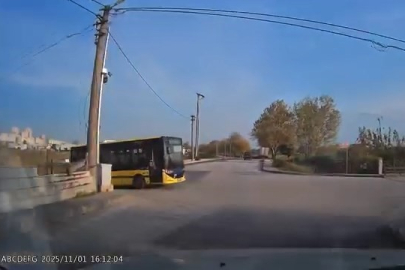 Bursa’da otomobil sürücüsü kıl payı kazadan kurtuldu