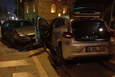 Bursa’da sola dönüş yapmak isterken kontrolden çıktı