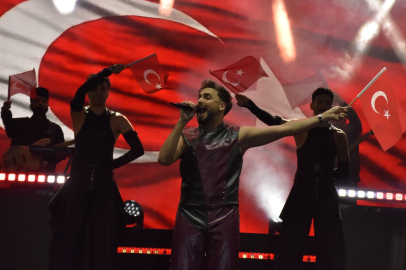 Sefo’dan Bursa Karacabey’de enerjik sahne performansı