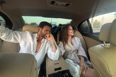 Cinsiyet değişimi sonrası aşka yelken açtı!