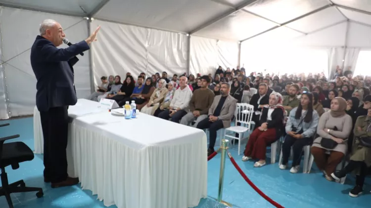 İnegöl 9. Kitap Günleri yoğun katılımla devam ediyor - Bursa Hayat Gazetesi-3