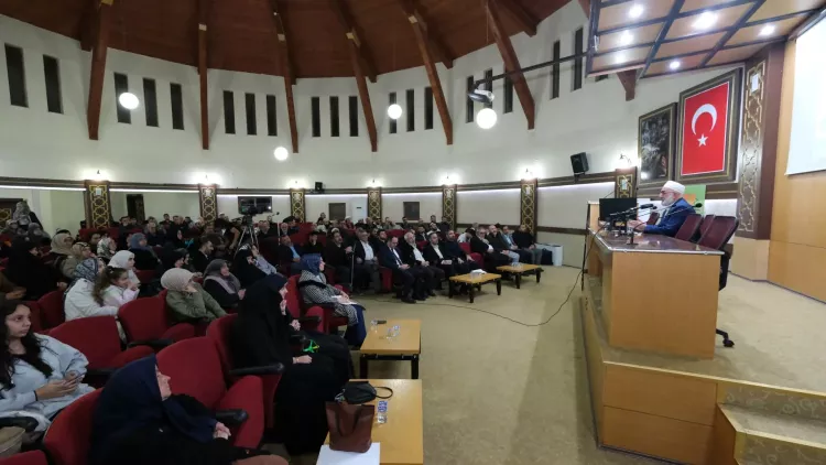 İnegöl’de “Aile Okulu” semineri: Tayyip Elçi, “Tesettür ve Mahremiyet”i anlattı - Bursa Hayat Gazetesi-2