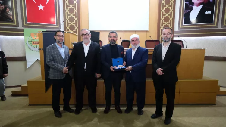 İnegöl’de “Aile Okulu” semineri: Tayyip Elçi, “Tesettür ve Mahremiyet”i anlattı - Bursa Hayat Gazetesi-4