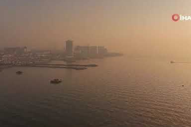 İstanbul sisle birlikte kartpostallık görüntülere sahne oldu