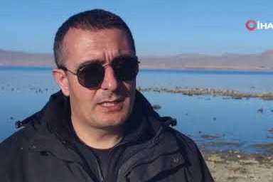 Erçek Gölü'nde su çekilince mikrobiyalitler ortaya çıktı