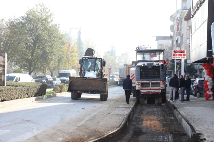 Nilüfer’de trafiğe nefes aldıracak çalışma: Tuna Caddesi asfaltlanıyor - Bursa Hayat Gazetesi-4
