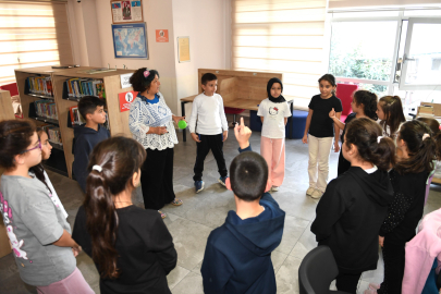 Osmangazi’de çocuklar yazının büyülü dünyasıyla tanışıyor