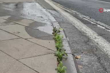 Tekirdağ'da su patlağı milli serveti caddeye akıttı: Tonlarca içme suyu heba oldu