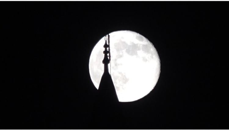 Dolunay sonrası şişkin ay göz kamaştırdı-Bursa Hayat Gazetesi-3