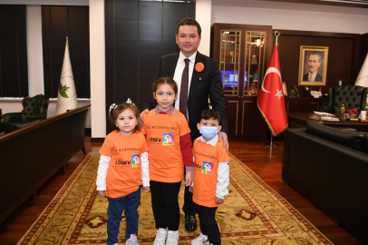 Başkan Erkan Aydın LÖSEV’in minik kahramanlarını ağırladı