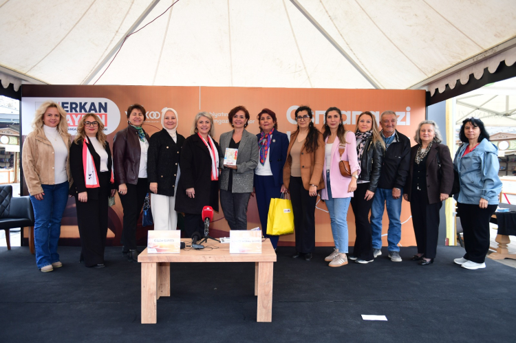 Osmangazi Kitap Fuarı'nda söyleşi ve imza günleri yoğun ilgi görüyor - Bursa Hayat Gazetesi-6