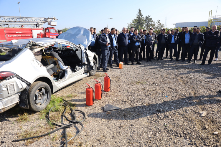 Bursa’da şoförlere teorik ve uygulamalı yangın güvenliği eğitimi - Bursa Hayat Gazetesi-3