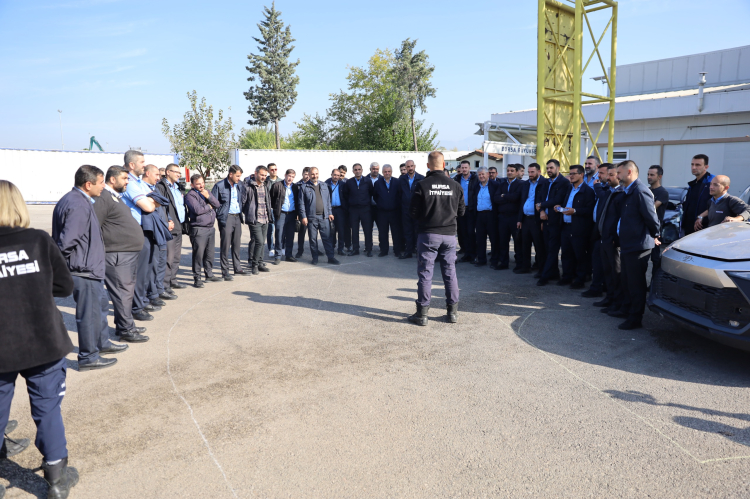 Bursa’da şoförlere teorik ve uygulamalı yangın güvenliği eğitimi - Bursa Hayat Gazetesi-4
