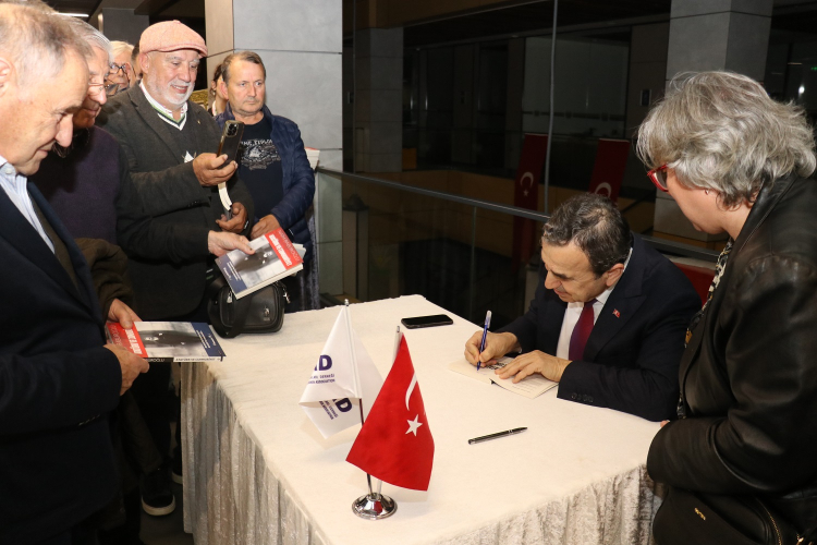 Emekli Tuğgeneral Babüroğlu Bursa’da Atatürk ve devrimleri anlattı - Bursa Hayat Gazetesi-6