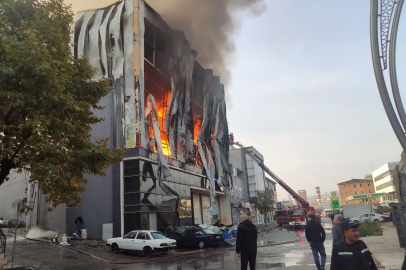 Kocaeli'de parfüm deposunda yangın faciası: 6 kişi yaşamını yitirdi