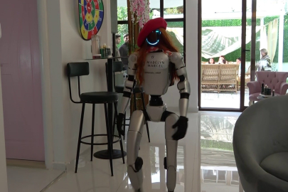 Bursa’da güzellik merkezi robot çalışanla gündem oldu!