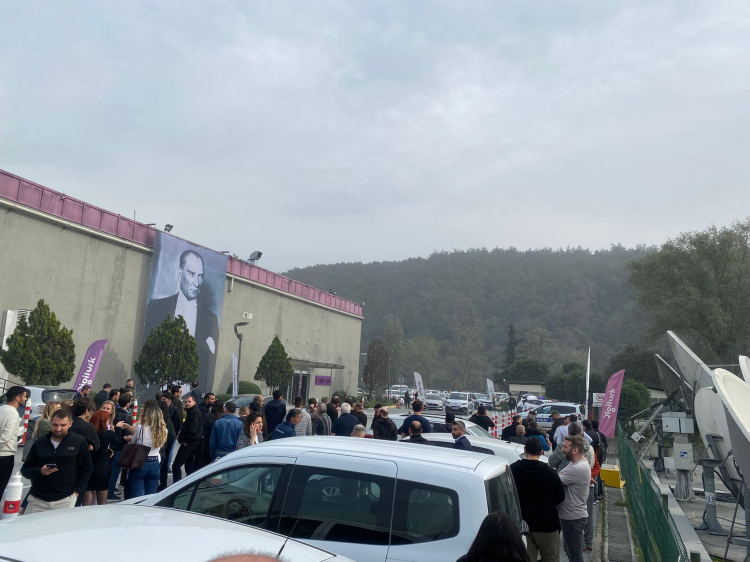 beIN Sports binasında silahlı panik! Özel Harekat baskın yaptı-Bursa Hayat Gazetesi-4