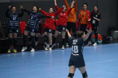 Bursa Büyükşehir Belediyespor, AEK Athens’i farklı geçti