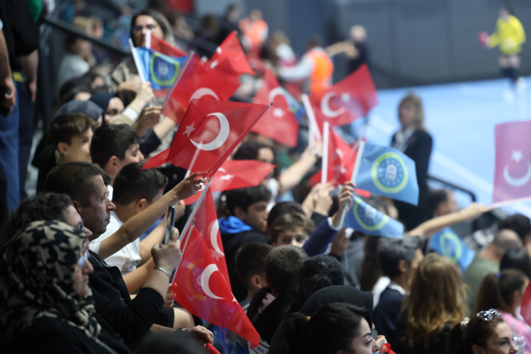 Bursa Büyükşehir Belediyespor, AEK Athens’i farklı geçti -Bursa Hayat-2