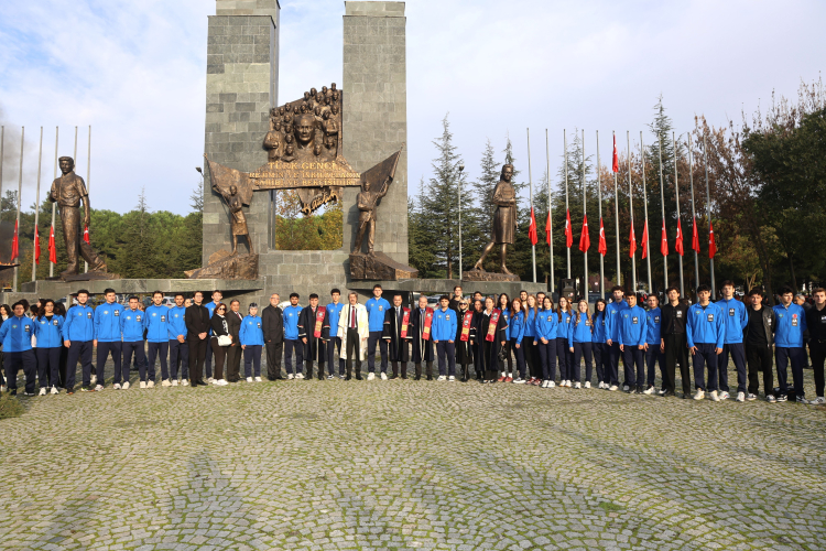 BUÜ’de Ata’ya saygı! Cumhuriyetin Kurucusu Gazi Mustafa Kemal Atatürk törenle anıldı -Bursa Hayat-2