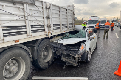 Bursa-Ankara yolunda korkunç kaza! Otomobil TIR'ın altına girdi