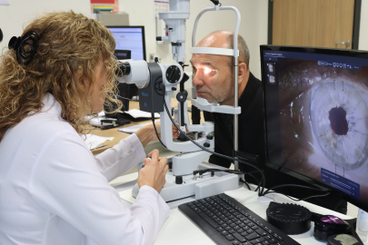 Kornea nakli sonrası görme yetisini kazanan hastalar hekimleriyle buluştu