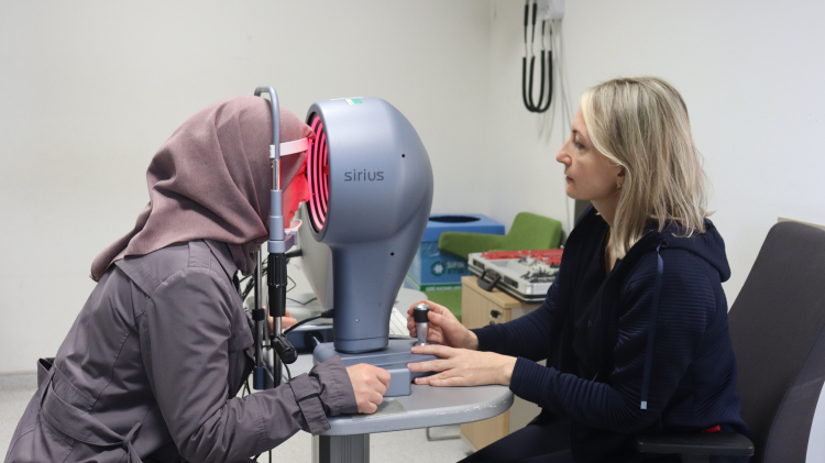 Kornea nakli sonrası görme yetisini kazanan hastalar hekimleriyle buluştu - Bursa Hayat Gazetesi-4