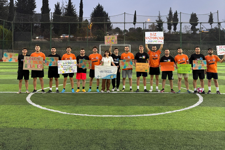 Bursa’da üniversiteli gençlerden lösemili çocuklara umut dokunuşu - Bursa Hayat Gazetesi-2