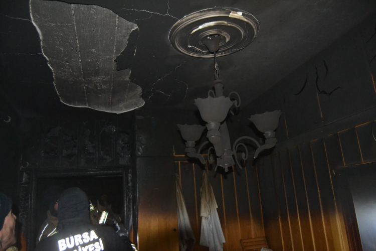 Bursa’da şaşırtan olay: Aynı apartmanda 5. yangın!-Bursa Hayat Gazetesi-5