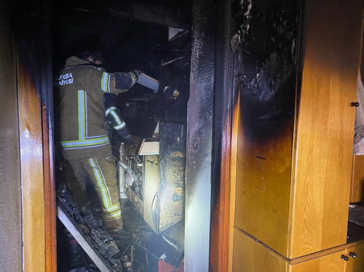 Bursa’da şaşırtan olay: Aynı apartmanda 5. yangın!-Bursa Hayat Gazetesi-4