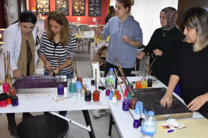 Unutulmaya yüz yutmuş ebru sanatı Karacabey'de canlanıyor