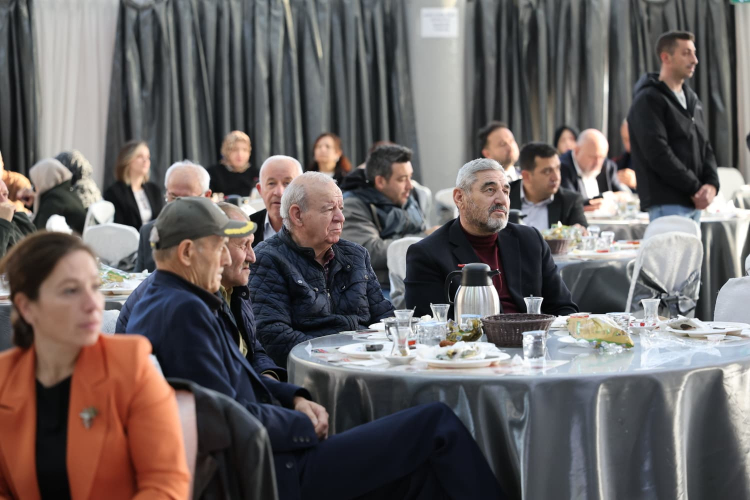 Başkan Erkan Aydın Ovaakça’da yoğun ilgiyle karşılandı - Bursa Hayat Gazetesi-4