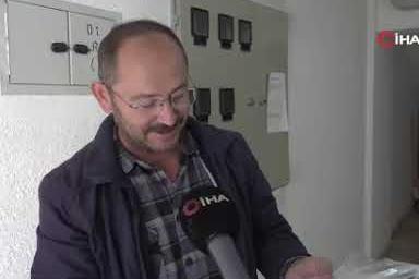 Aldığı ekmeğin içinden çıkan poşet parçası ile şok oldu