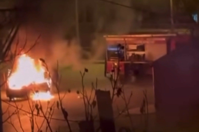 Bursa’da gece yarısı yangın paniği! Araç alev alev yandı