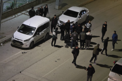 Bursa’da motosiklet kazası! Park halindeki araçlara çarpıp yaralandı