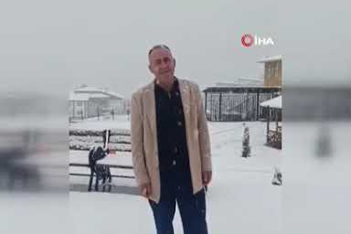 Hakkari’de halaylı kar yağışı kutlaması