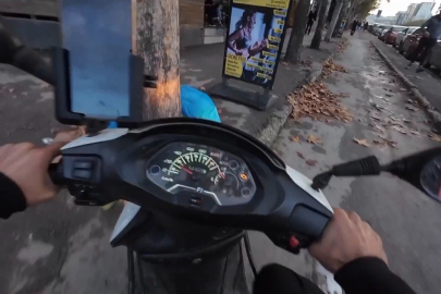 Hatalı parka tepki gösteren motosikletli kaza yapıyordu