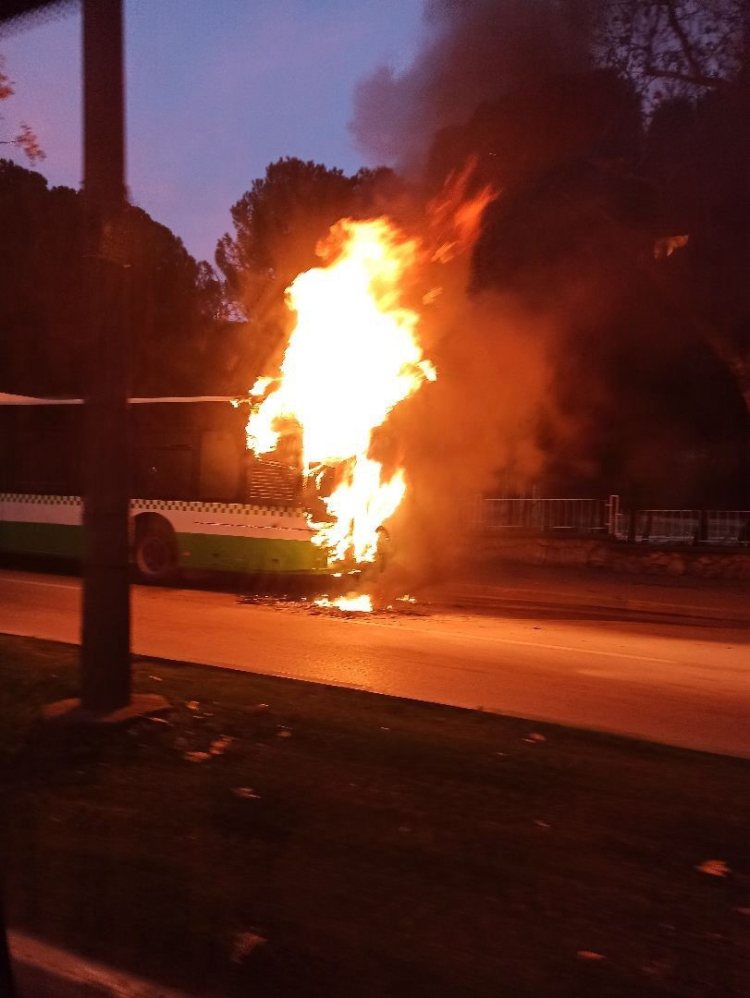 Bursa’da yolcu otobüsünde yangın paniği!-Bursa Hayat Gazetesi-3