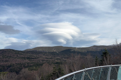 Uludağ semalarında mercek şeklinde bulut oluştu