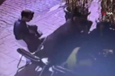 Beyoğlu'nda kafede kahve yerine bulaşık deterjanı içirilen kadın zehirlendi