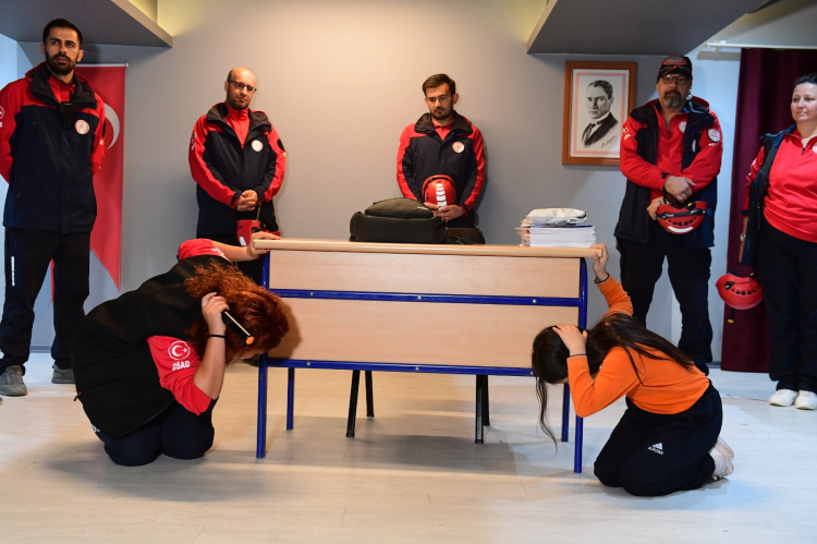 Mümin Canbaz İlkokulu’nda afet bilinci eğitimi - Bursa Hayat Gazetesi-3