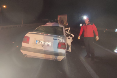 Bursa yolunda tıra çarpan otomobilin sürücüsü hayatını kaybetti