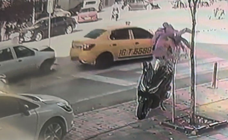 Bursa İnegöl’de feci kaza: Anne ve bebek yaralandı!-Bursa Hayat Gazetesi-2